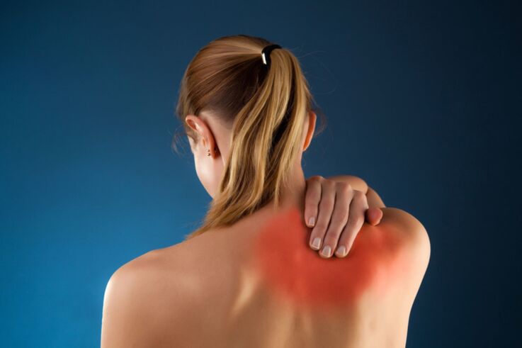 Dolor de espalda con osteocondrosis torácica, que se irradia al hombro.